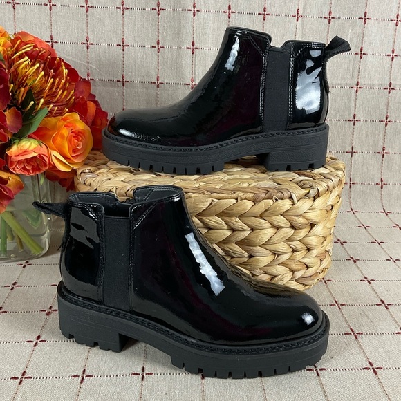 Franco Sarto “Flora” Black Patent Leather Chelsea Ankle Boots Lug Sole Sz 5 Boot - Picture 1 of 7